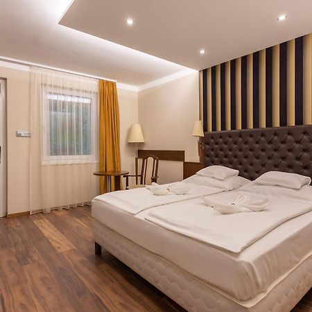 Szonyi Garden Hotel Pest บูดาเปสต์ ภายนอก รูปภาพ