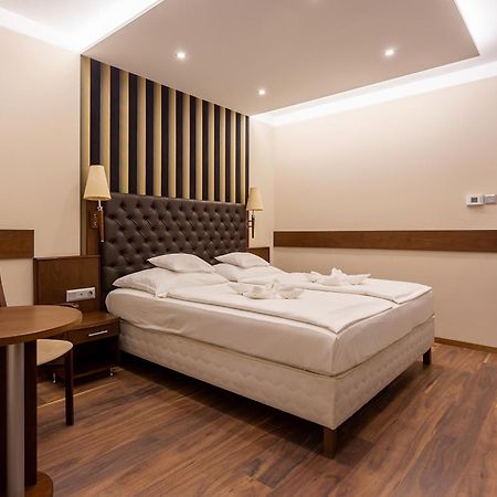 Szonyi Garden Hotel Pest บูดาเปสต์ ภายนอก รูปภาพ