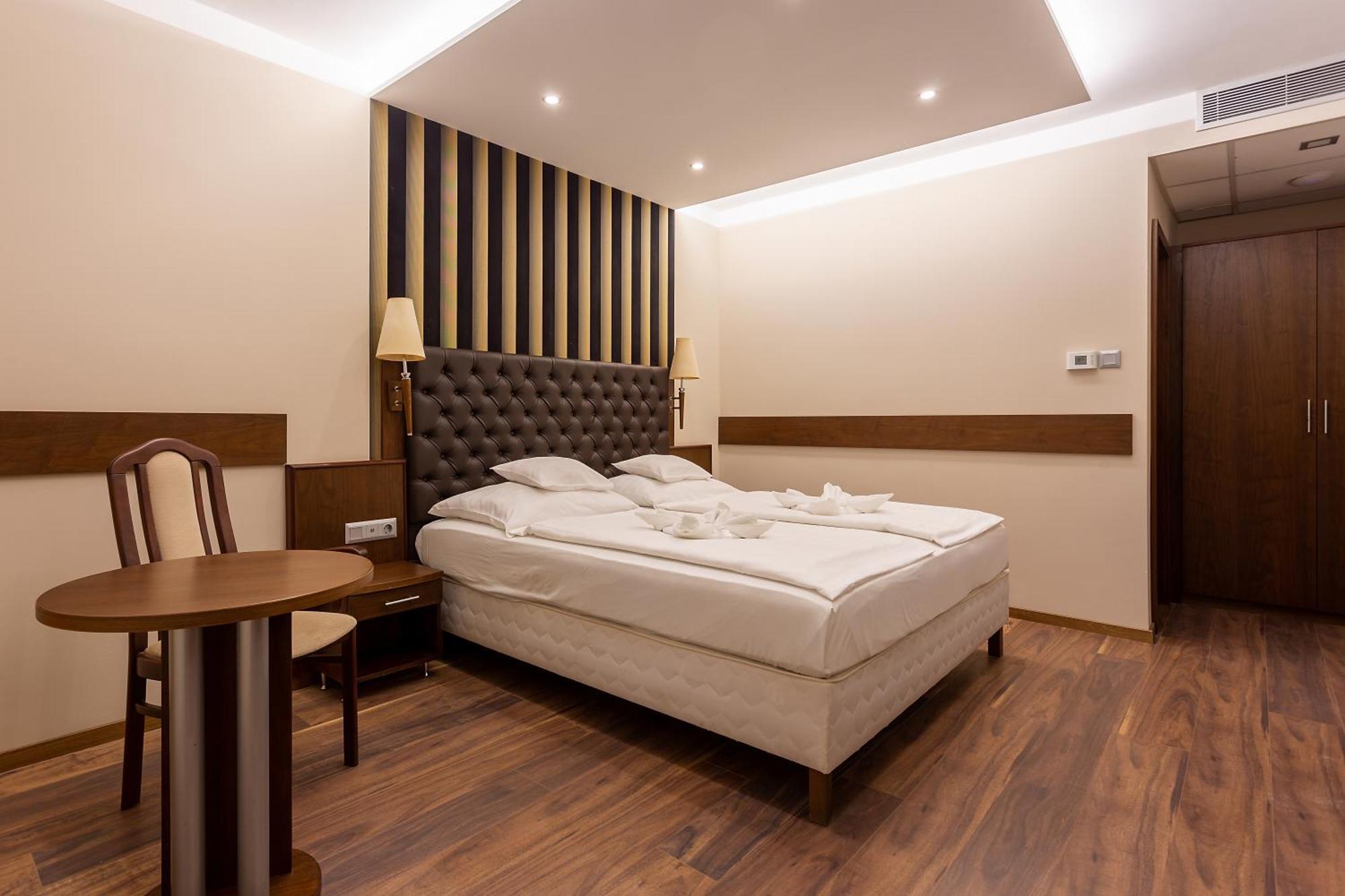Szonyi Garden Hotel Pest บูดาเปสต์ ภายนอก รูปภาพ