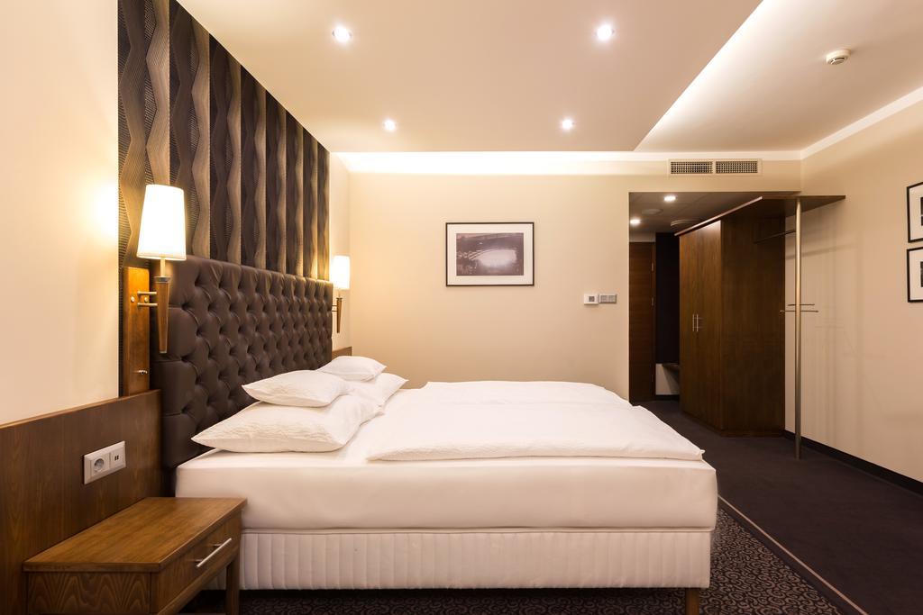 Szonyi Garden Hotel Pest บูดาเปสต์ ภายนอก รูปภาพ