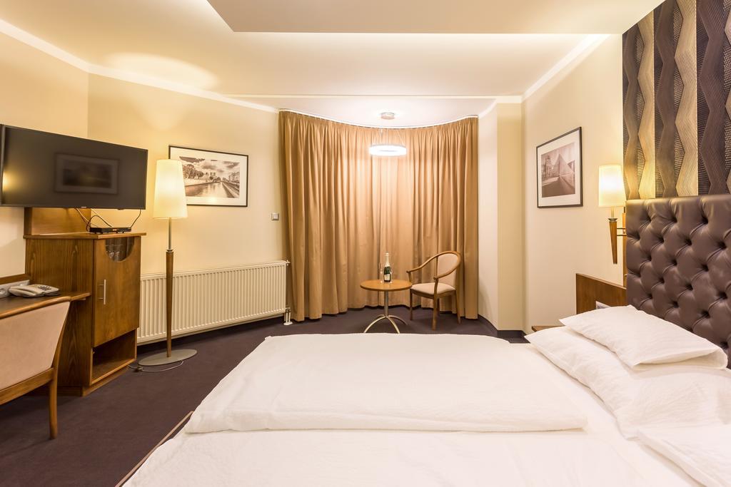 Szonyi Garden Hotel Pest บูดาเปสต์ ภายนอก รูปภาพ