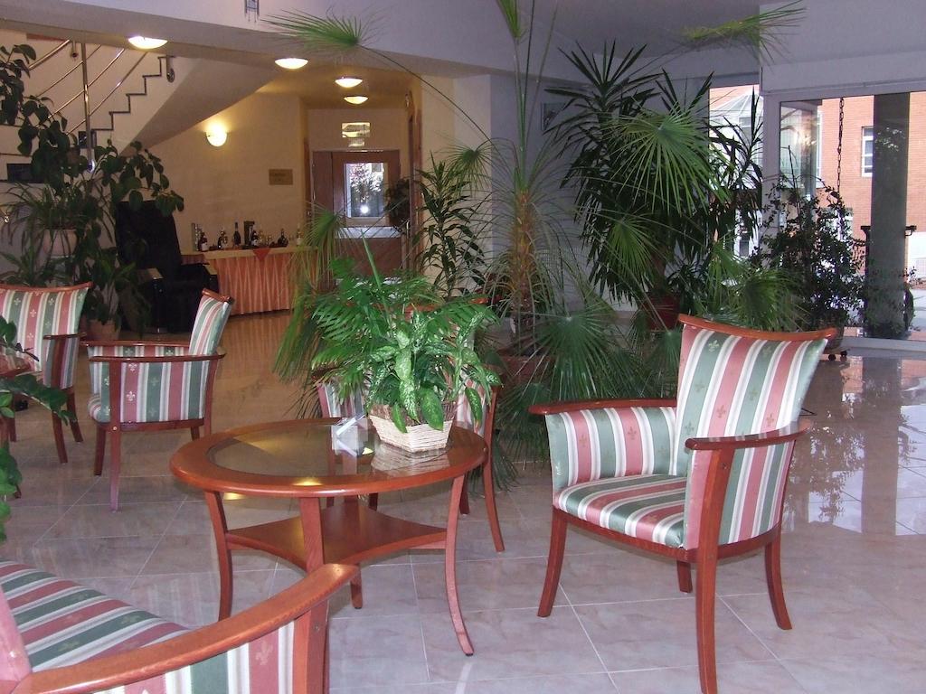 Szonyi Garden Hotel Pest บูดาเปสต์ ภายนอก รูปภาพ