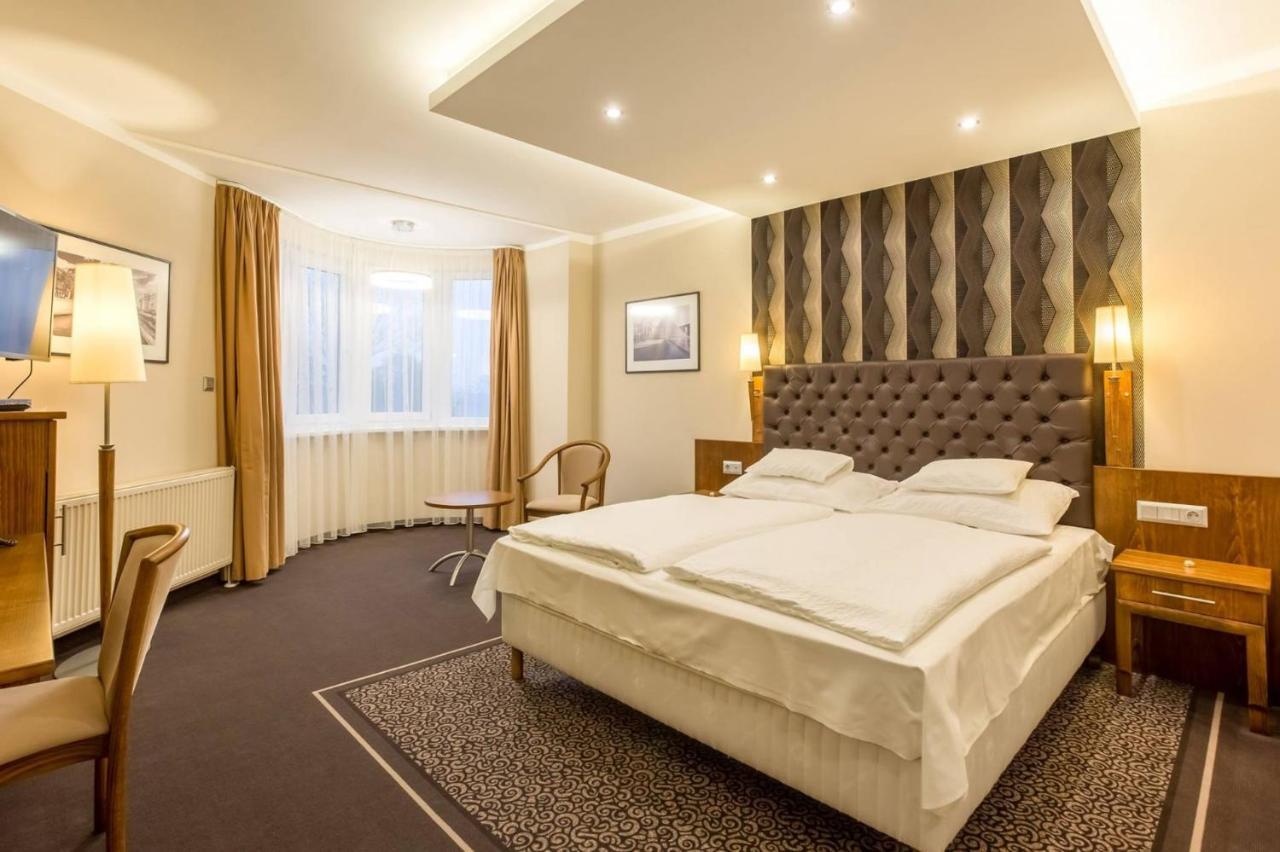 Szonyi Garden Hotel Pest บูดาเปสต์ ภายนอก รูปภาพ